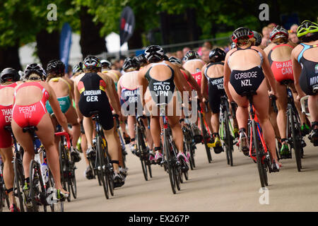 Womens Triathlon pelaton Stockfoto