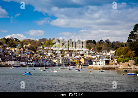 Nachschlagen der Fluss Dart aus seinem Mund in Richtung der Stadt Dartmouth, Devon, England, UK Stockfoto