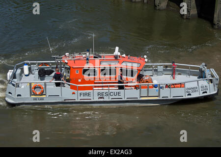 Fireflash, einer der die Londoner Feuerwehr zwei Feuerlöschboote, Richmond Schleuse auf der Themse Stockfoto