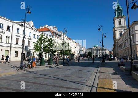 Nowy Swiat Straße führt bis zu der Altstadt ist einer der führenden touristischen Hotspots in Warschau, Polen Stockfoto