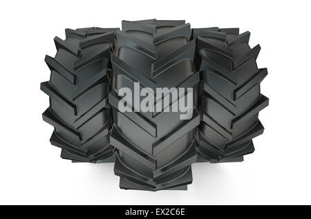 Gruppe von Traktorreifen isoliert auf weißem Hintergrund Stockfoto