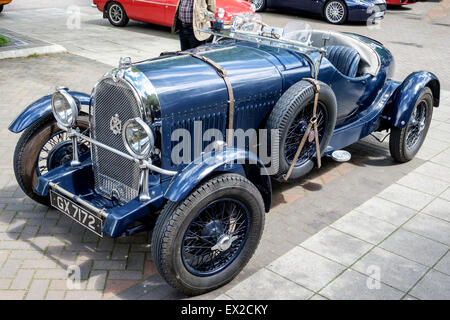 Drei Viertel Blick auf blaue Hotchkiss Paris Sport 1931 auf Kingsbridge Classic Car Show 2015 Stockfoto