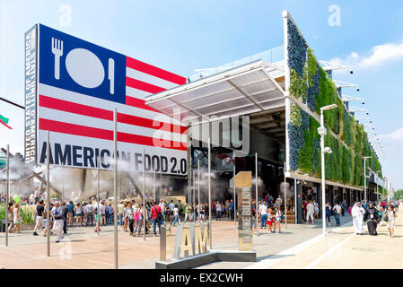 Mailand, Italien - 6. Juni 2015: Menschen besuchen USA Pavillon auf der Expo 2015, Weltausstellung zum Thema Lebensmittel Stockfoto