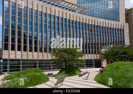 USA-Bundesgericht Gebäude Fassade und Plaza in der Innenstadt von Minneapolis Minnesota Stockfoto