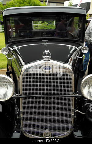 Front-End und Windschutzscheibe von einem restaurierten 1930 Ford Model A Limousine. Stockfoto