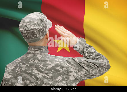 Nationale Streitkräfte mit Flagge auf konzeptionellen Hintergrund Serie - Kamerun Stockfoto