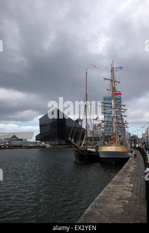 Liverpool-Albert Dock Segelschiffe grauen Himmel Himmel Stockfoto