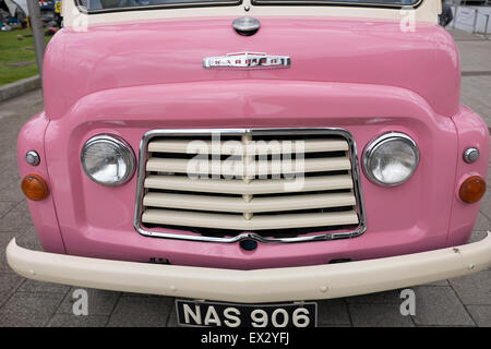 Rosa Vintage Karrier Ice Cream Van Verkäufer Fahrzeug Stockfoto