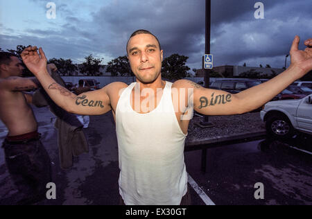 Sacramento, Ca - 24. Juni: Sacramento Kings Basketball player Mike Bibby und "team Dime" lakaien in Sacramento, Ca. Am 24. Juni 2002. Stockfoto