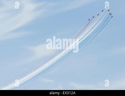 Royal Air Force Red Arrows anzeigen Team über Weston Super Mare Stockfoto