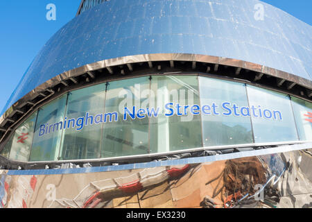 Der Bahnhof Birmingham New Street Sanierung mit Reflexion der Bauarbeiten Stockfoto