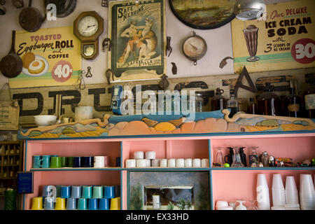 Eine urige und gemütliche Kombination aus Museum und lokal serviert die Hillsboro General Store & Country Cafe eine sehr gute Burger. Stockfoto