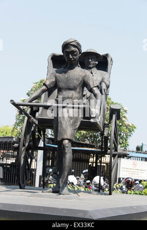 Eine Rikscha-Skulptur vor dem Grand Oriental Hotel, Colombo-Fort.Colombo (GOH), Sri Lanka Stockfoto