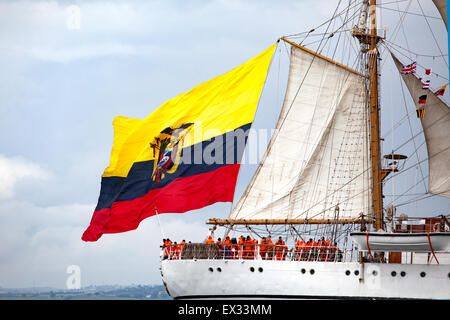 Belfast, UK. 4. Juli 2015. Die Grand Abfahrt von den Großseglern der Titanic Maritime Festival. Die ecuadorianische Schiff Guayas unter vollen Segeln das Schiff verlässt Belfast Lough Credit: Bonzo/Alamy Live News Stockfoto