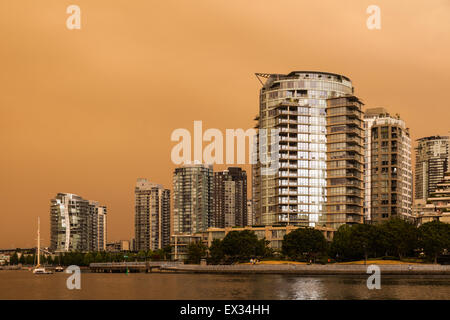 Vancouver unter einer Decke von Rauch aus zahlreichen Wald Feuer brennen in der region Stockfoto