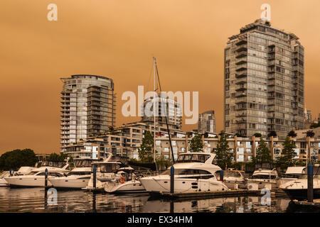 Vancouver unter einer Decke von Rauch aus zahlreichen Wald Feuer brennen in der region Stockfoto