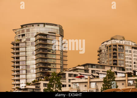 Vancouver unter einer Decke von Rauch aus zahlreichen Wald Feuer brennen in der region Stockfoto