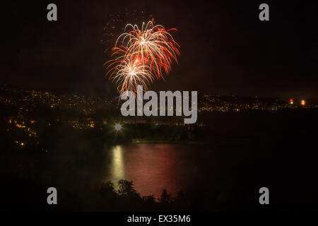 Laguna Beach Feuerwerk / Lichter der Stadt auf der vierten Juli-Feier Stockfoto