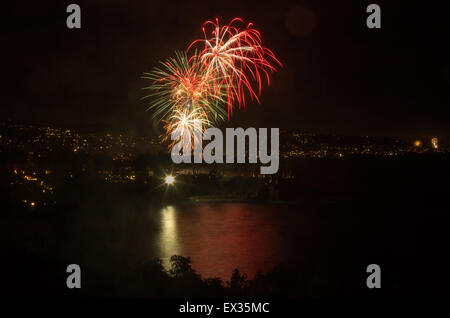 Laguna Beach Feuerwerk / Lichter der Stadt auf der vierten Juli-Feier Stockfoto