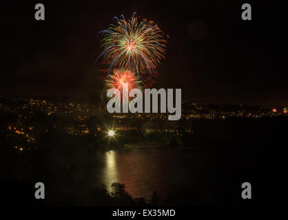 Laguna Beach Feuerwerk / Lichter der Stadt auf der vierten Juli-Feier Stockfoto