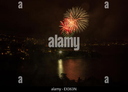 Laguna Beach Feuerwerk / Lichter der Stadt auf der vierten Juli-Feier Stockfoto