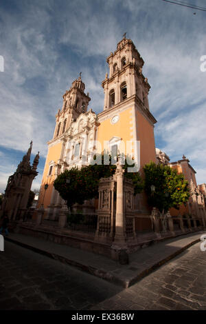 Nuestro Santuario De La Virgen De La Soledad thront über koloniale Jerez, Bundesstaat Zacatecas, Mexiko Stockfoto
