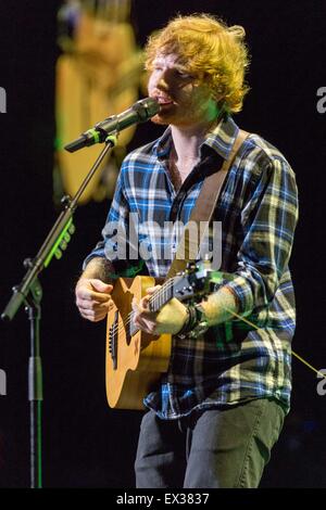 Milwaukee, Wisconsin, USA. 3. Juli 2015. Musiker ED SHEERAN führt live auf der Bühne auf dem Sommerfest Music Festival in Milwaukee, Wisconsin © Daniel DeSlover/ZUMA Draht/Alamy Live News Stockfoto