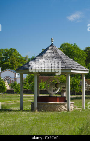 Alte hölzerne Brunnen Stockfoto