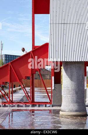 Detail einer der tragenden Säulen aus zweckgebundenen Kanalrohr hergestellt. Große rote Pavillon, London, Vereinigtes Königreich. Architekt: Stockfoto