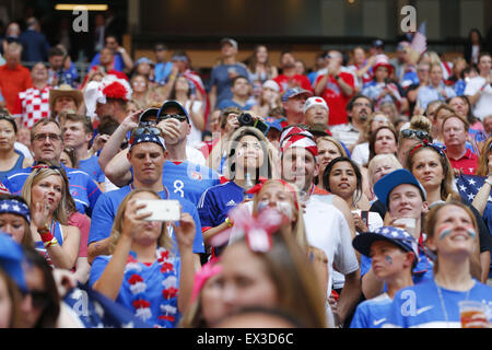 Fans besuchen das WM-Finale. 5. Juli 2015 - Fußball: FIFA Frauen WM Kanada 2015 Endspiel zwischen den USA und Japan im BC Place in Vancouver, Kanada. Bildnachweis: Yusuke Nakanishi/AFLO SPORT/Alamy Live-Nachrichten Stockfoto