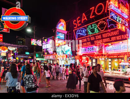 Walking Street Fußgängerzone, Nachtleben, Bars, Diskotheken, Neon Schilder, Pattaya, Chon Buri Provinz, Thailand Stockfoto