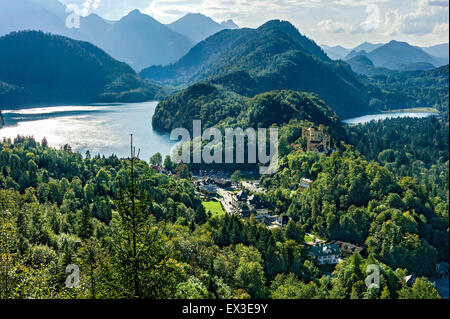 Schloss Hohenschwangau, See Alpsee, Schwansee See, Tannheim Bergen im Hintergrund, Schwangau, Allgäu, Ostallgäu, Königswinkel Stockfoto