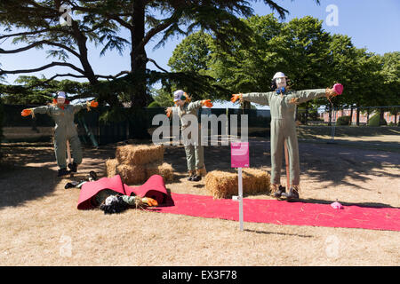 Finde die Vogelscheuchen in RHS Hampton Court Palace, London anzeigen Stockfoto