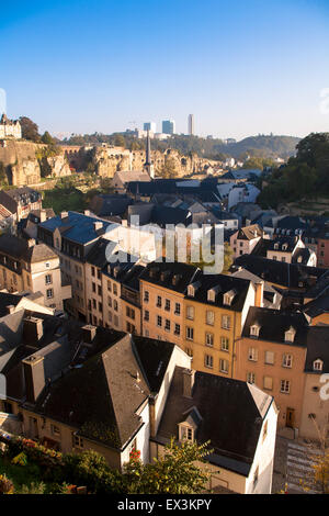 LUX, Luxemburg, Luxemburg-Stadt, Blick über den Stadtteil Grund zum Bezirk Kirchberg im Hintergrund.  LUX, Luxemburg Stockfoto