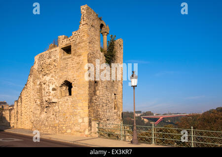 LUX, Luxemburg, Luxemburg-Stadt bleibt von einem Turm der Burg Brücke, im Hintergrund die Großherzogin Charlotte brid Stockfoto