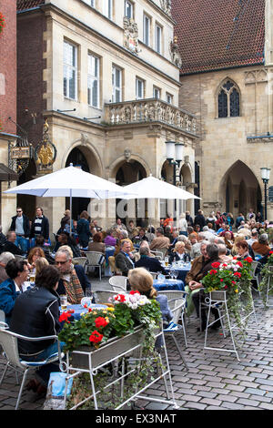 DEU, Deutschland, Nordrhein-Westfalen, Münster, Prinzipalmarkt, Bürgersteifkaffee im Stadtweinhaus. DEU, Deutschland, Nordhe Stockfoto