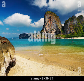 Tropischer Strand bei Ebbe, Andamanensee, Thailand Stockfoto