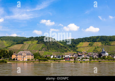 Europa, Deutschland, Rheinland-Pfalz, Blick von Andernach über den Rhein nach Leutesdorf mit dem Schloss Marienburg.  EUR Stockfoto