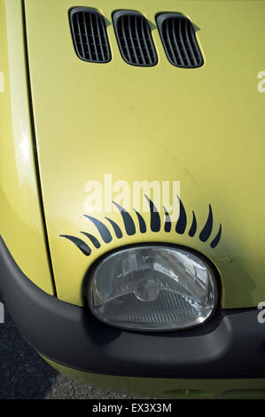 Renault Twingo Scheinwerfer mit Wimpern Stockfotografie - Alamy