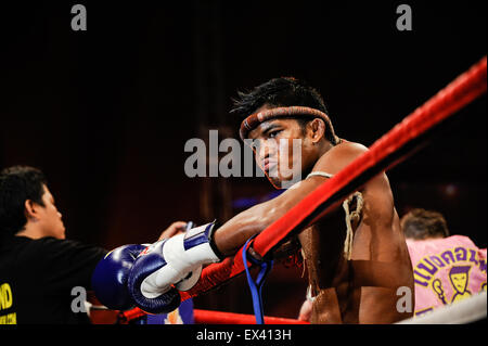 Muay Thai Kickboxer Pre Kampf Stockfoto