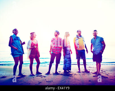 Diverse Sommer Freunde Strandvergnügen Concept Bonden Stockfoto