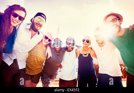 Freundschaft-Bonding-Entspannung-Sommer-Strand-Glück-Konzept Stockfoto