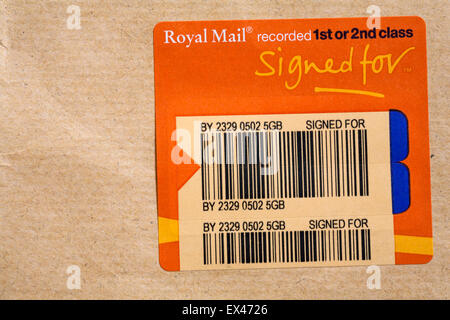 Royal Mail aufgenommen Label auf braunen Umschlag Stockfoto