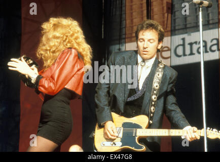 BRUCE SPRINGSTEEN U.S.-Rock-Musiker im Jahr 1988 mit Patti Scialfa Stockfoto