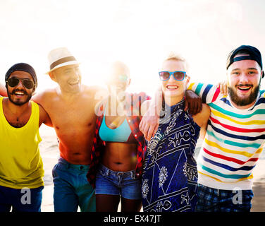 Freundschaft-Bonding-Entspannung-Sommer-Strand-Glück-Konzept Stockfoto