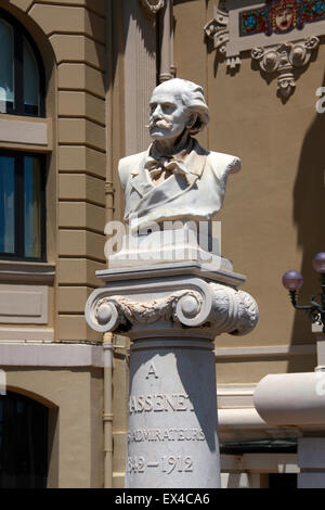 Statue des Komponisten Jules Massenet russischen Bildhauers Leopold Bernard vor Monaco Opernhaus, Monaco. Stockfoto