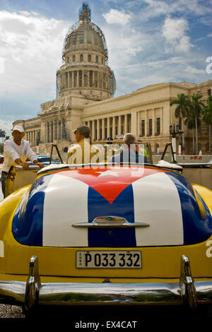 Vertikale Blick auf El Capitolio oder National Capitol Building in Havanna, Kuba. Stockfoto