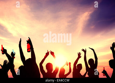 Leute feiern Beach Party Sommer Urlaub Urlaub Konzept Stockfoto