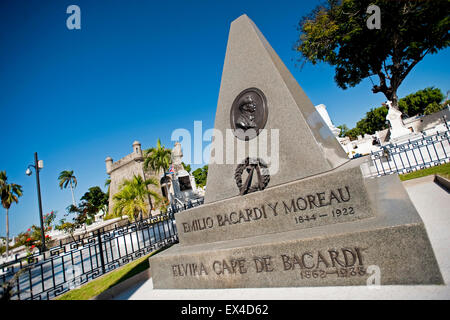 Horizontale Ansicht von Emilio Bacardi Moreau Familie Grab in Santiago De Cuba, Kuba. Stockfoto