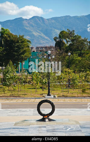 Senkrechten Blick auf die ewige Flamme am Mausoleum von JosŽ Marti in Santiago De Cuba, Kuba. Stockfoto